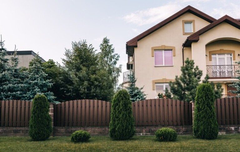 Landscaping Along A Fence Ideas Landscaping Along A Fence Ideas