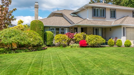 How to Make a Grid Pattern in the Grass With a Lawnmower?