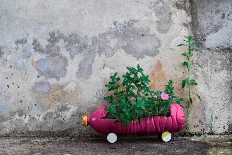 Ways To Decorate Your Garden With Recycled Materials Ways To Decorate Your Garden With Recycled Materials