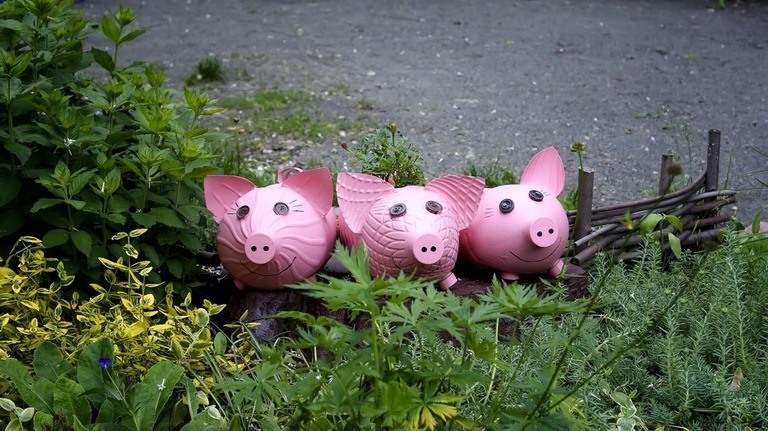 Ways To Decorate Your Garden With Recycled Materials Ways To Decorate Your Garden With Recycled Materials