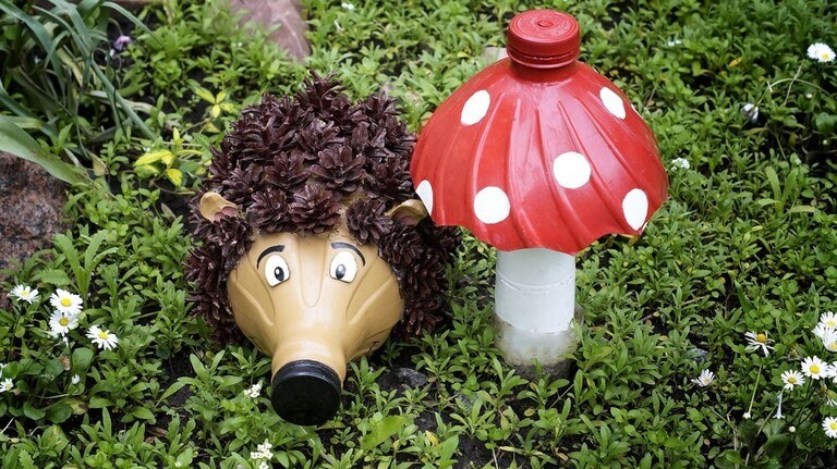 Ways To Decorate Your Garden With Recycled Materials Ways To Decorate Your Garden With Recycled Materials