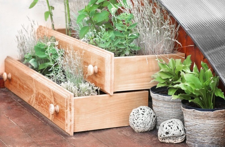 Ways To Decorate Your Garden With Recycled Materials Ways To Decorate Your Garden With Recycled Materials
