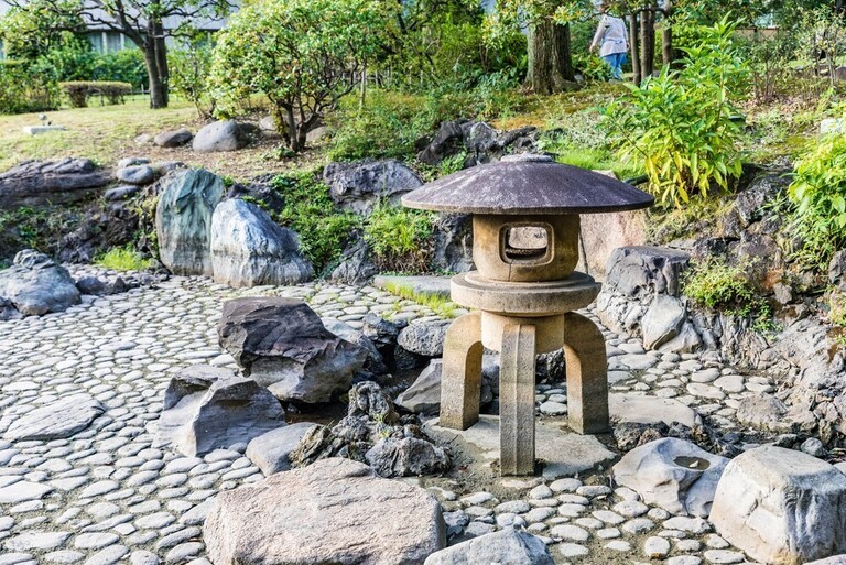 How Do You Make A Simple Zen Garden? How Do You Make A Simple Zen Garden?