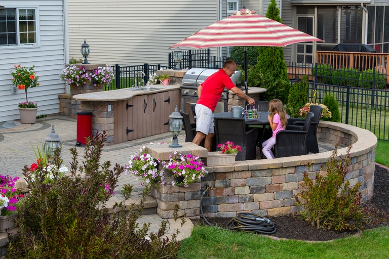 How to Choose the Right Size and Layout for Your Outdoor Kitchen? How to Choose the Right Size and Layout for Your Outdoor Kitchen?
