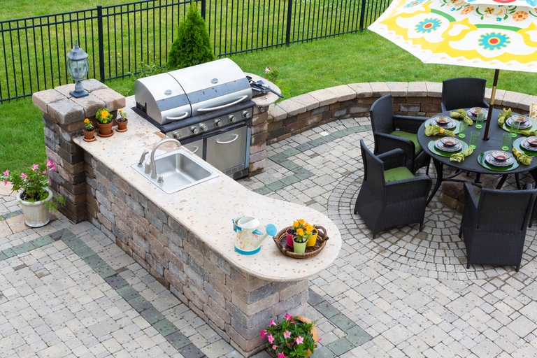 How to Choose the Right Size and Layout for Your Outdoor Kitchen? How to Choose the Right Size and Layout for Your Outdoor Kitchen?