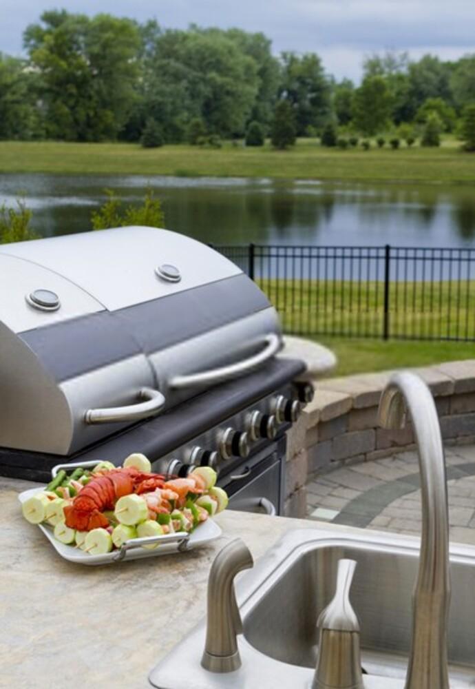 How to Choose the Right Size and Layout for Your Outdoor Kitchen? How to Choose the Right Size and Layout for Your Outdoor Kitchen?