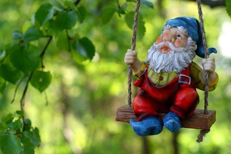How to Use Lawn Ornaments Effectively? How to Use Lawn Ornaments Effectively?