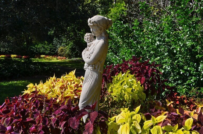 How to Use Lawn Ornaments Effectively? How to Use Lawn Ornaments Effectively?
