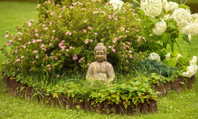 How to Use Lawn Ornaments Effectively? How to Use Lawn Ornaments Effectively?