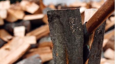 How To Split Wood With An Axe?