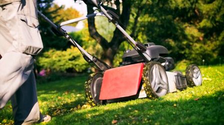 6 Best Self-Propelled Lawn Mowers For Hills of 2026