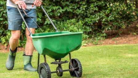 7 Best Grass Seed Spreaders of 2026