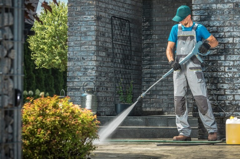 How to Use a Pressure Washer with Detergent? How to Use a Pressure Washer with Detergent?