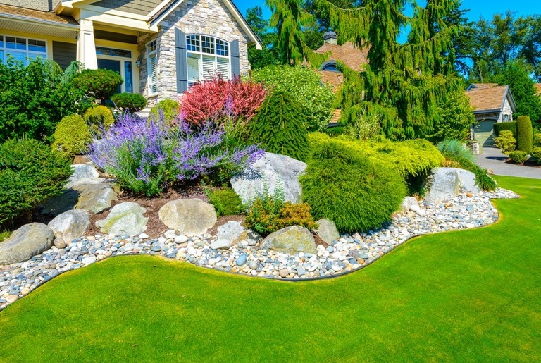 Simple Front Yard Landscaping Ideas on a Budget Simple Front Yard Landscaping Ideas on a Budget