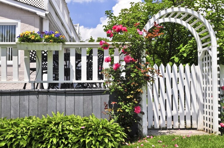 Simple Front Yard Landscaping Ideas on a Budget Simple Front Yard Landscaping Ideas on a Budget