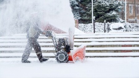 6 Best Snow Blowers for Elderly of 2025