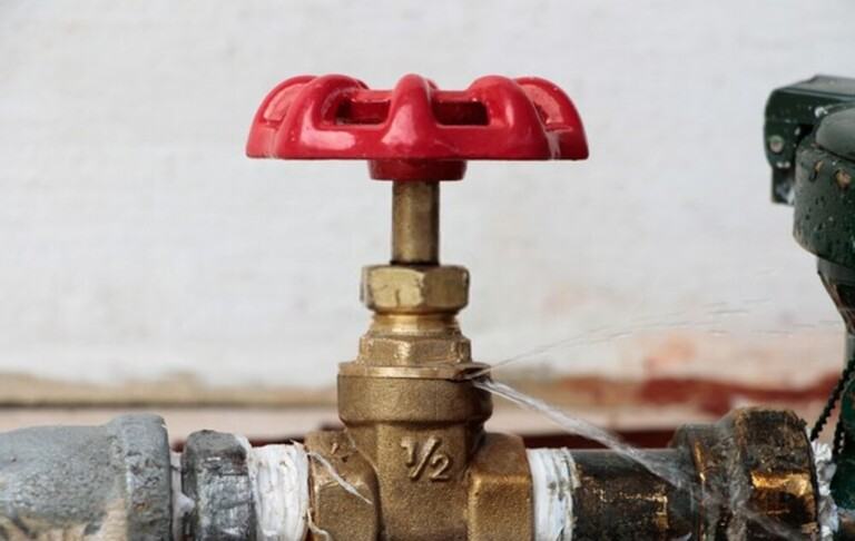 My Yard Is Always Wet And Muddy - How To Dry Up A Wet Yard? My Yard Is Always Wet And Muddy - How To Dry Up A Wet Yard?